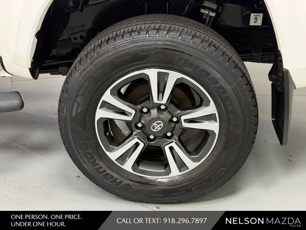 Used 2018 Toyota Tacoma TRD Sport w/ Technology Package AWD/4WD image 12