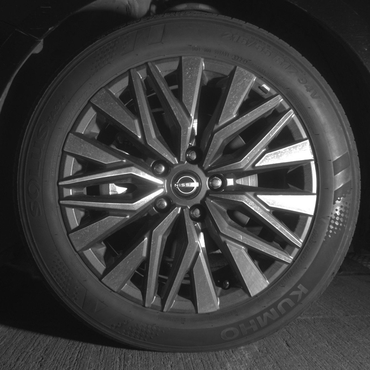 Used 2025 Nissan Altima 2.5 SV FWD image 12