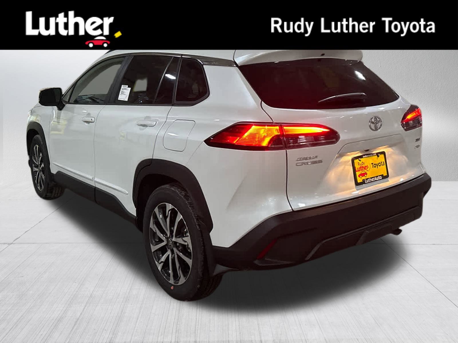 Certified 2025 Toyota Corolla Cross XLE image 1