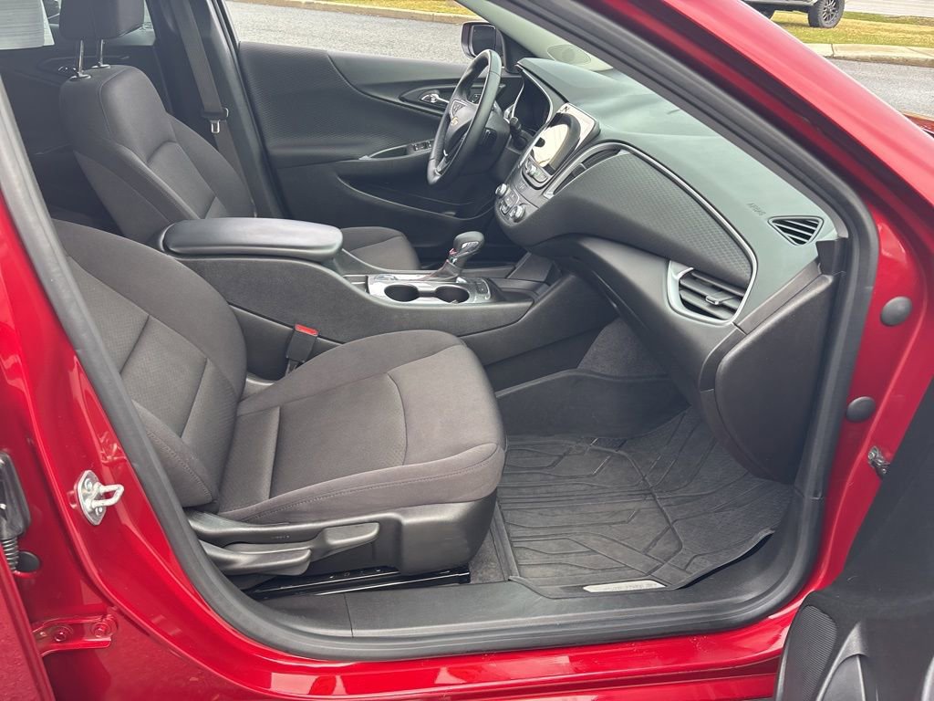 Used 2024 Chevrolet Malibu RS FWD image 28