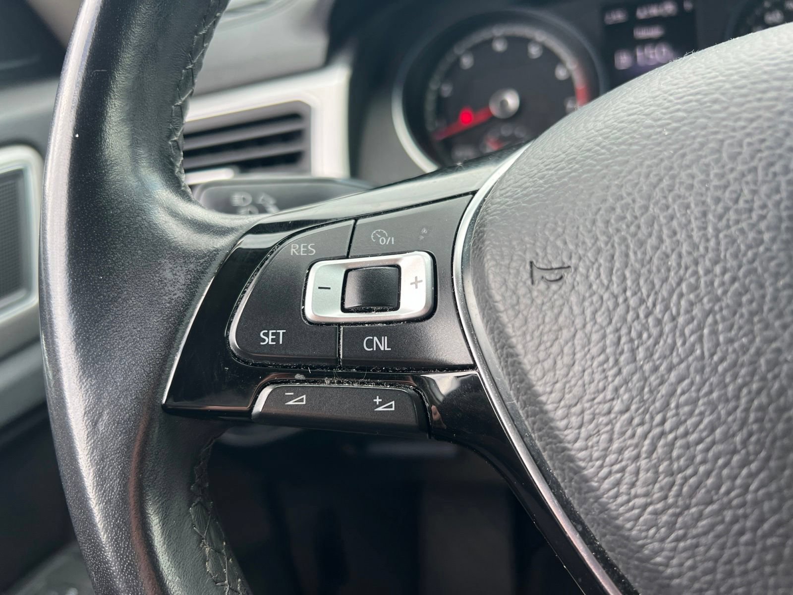 Used 2018 Volkswagen Atlas SE FWD image 11