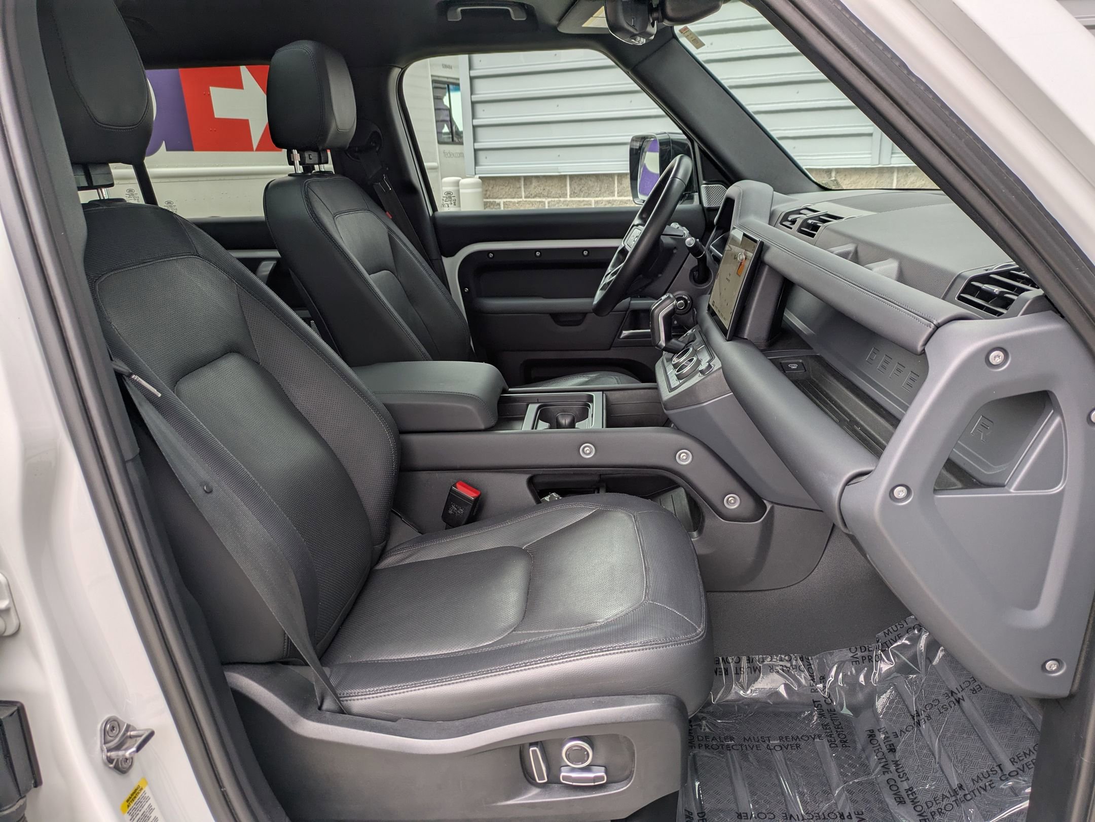 Used 2024 Land Rover Defender 130 X-Dynamic SE image 30