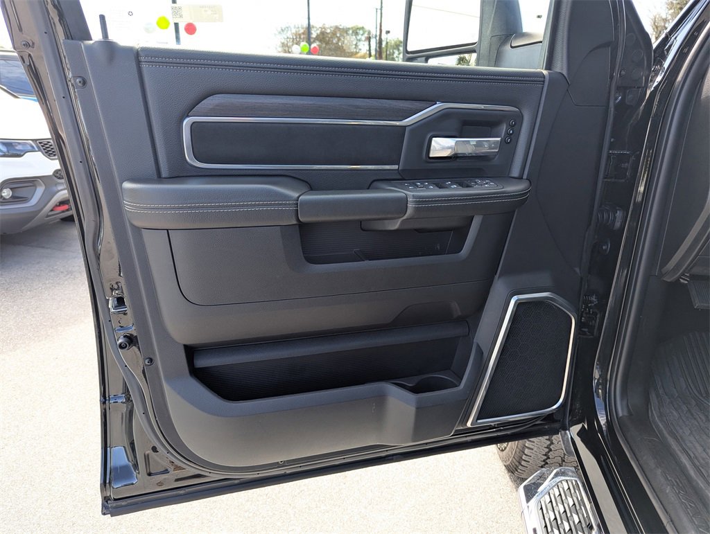 Used 2025 RAM 2500 Laramie w/ Sport Appearance Package image 18