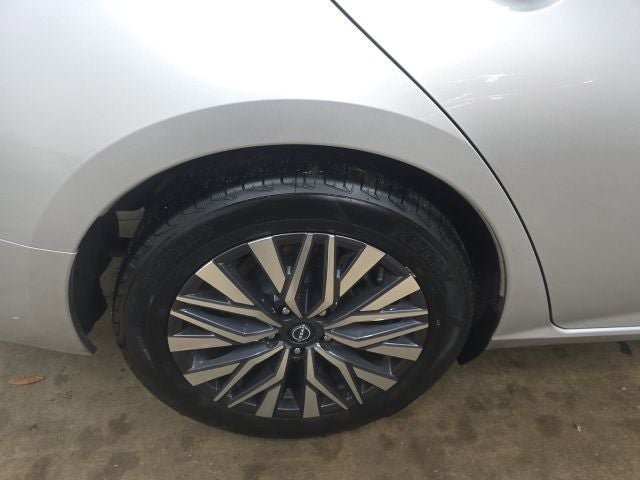 Used 2023 Nissan Altima 2.5 SV FWD image 8