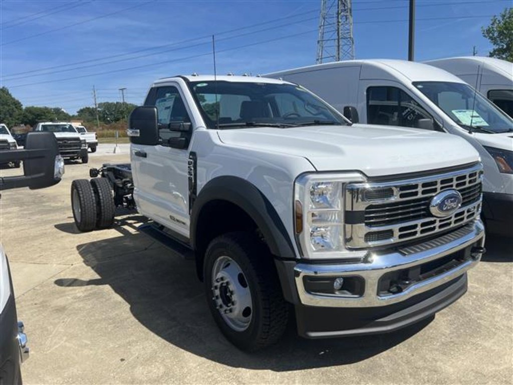 New 2025 Ford F550 4x4 Regular Cab Super Duty image 3