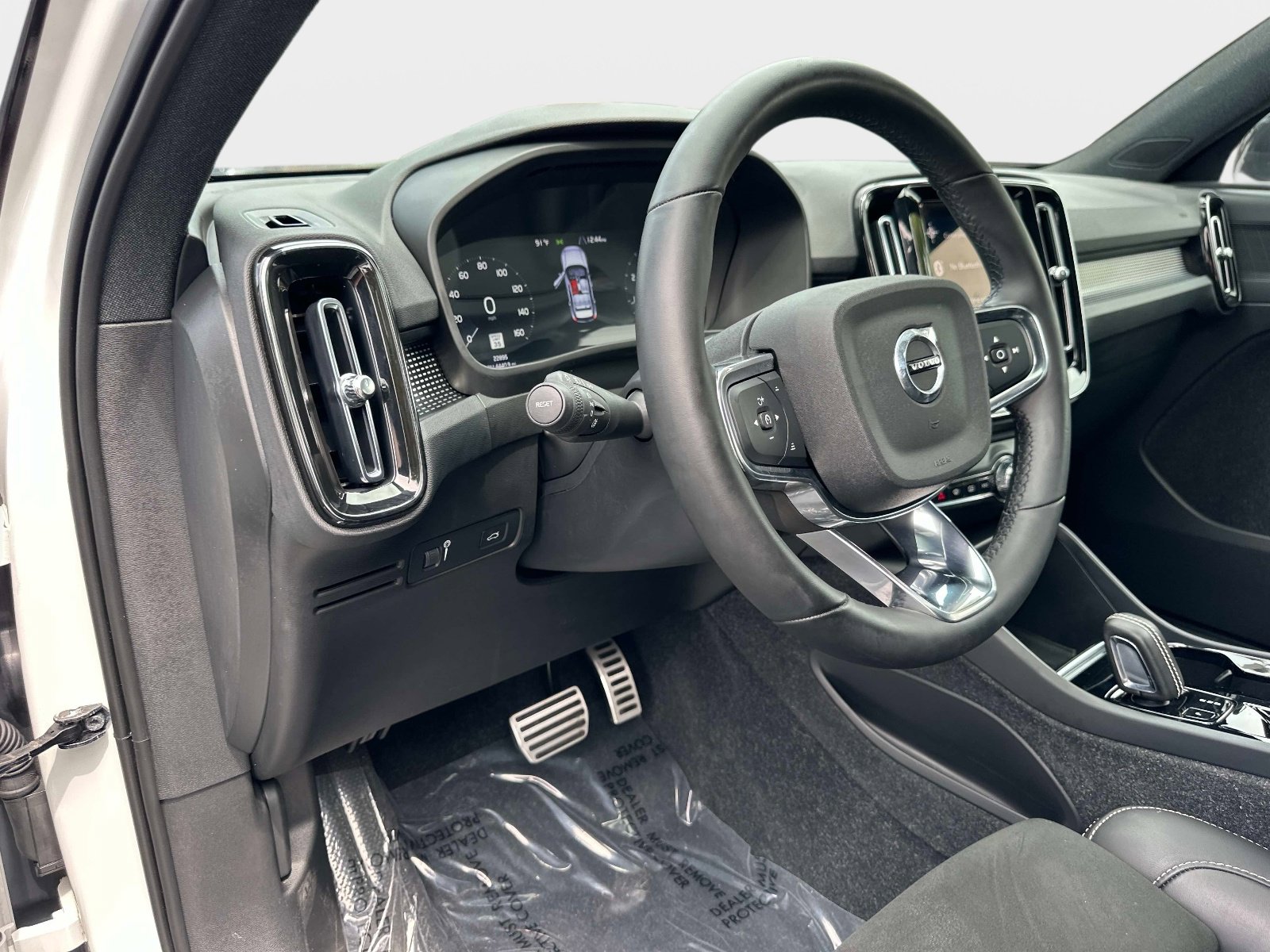 Used 2022 Volvo XC40 T5 R-Design image 20