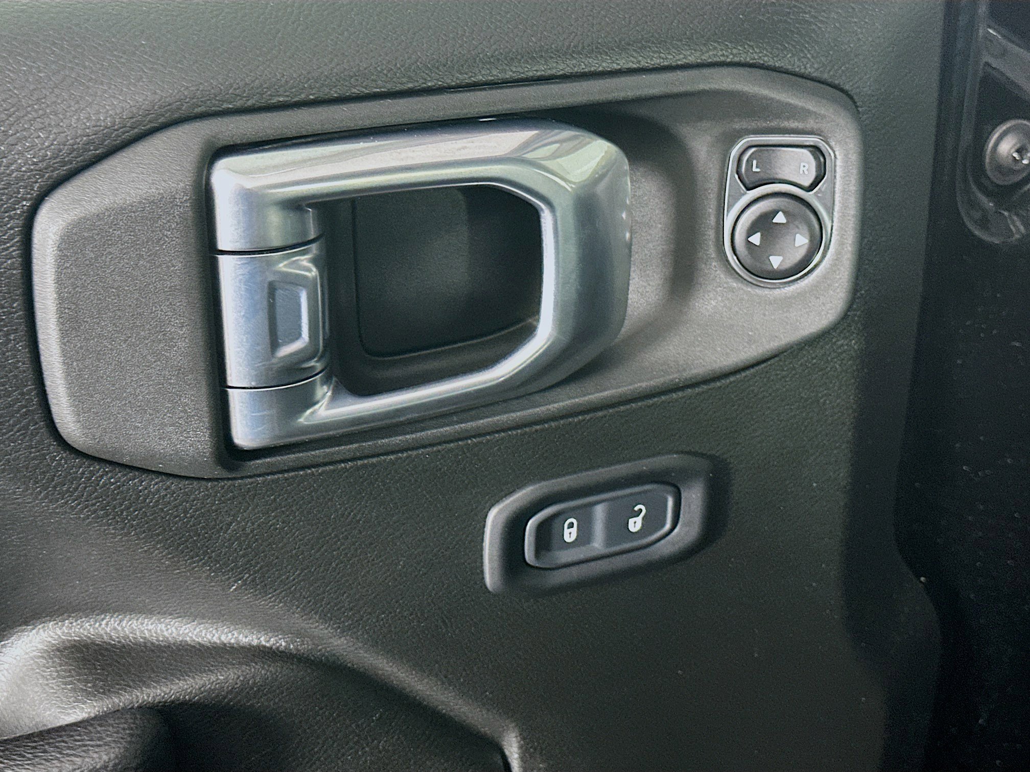 Used 2023 Jeep Wrangler Unlimited Rubicon 4xe w/ Cold Weather Group AWD/4WD image 15
