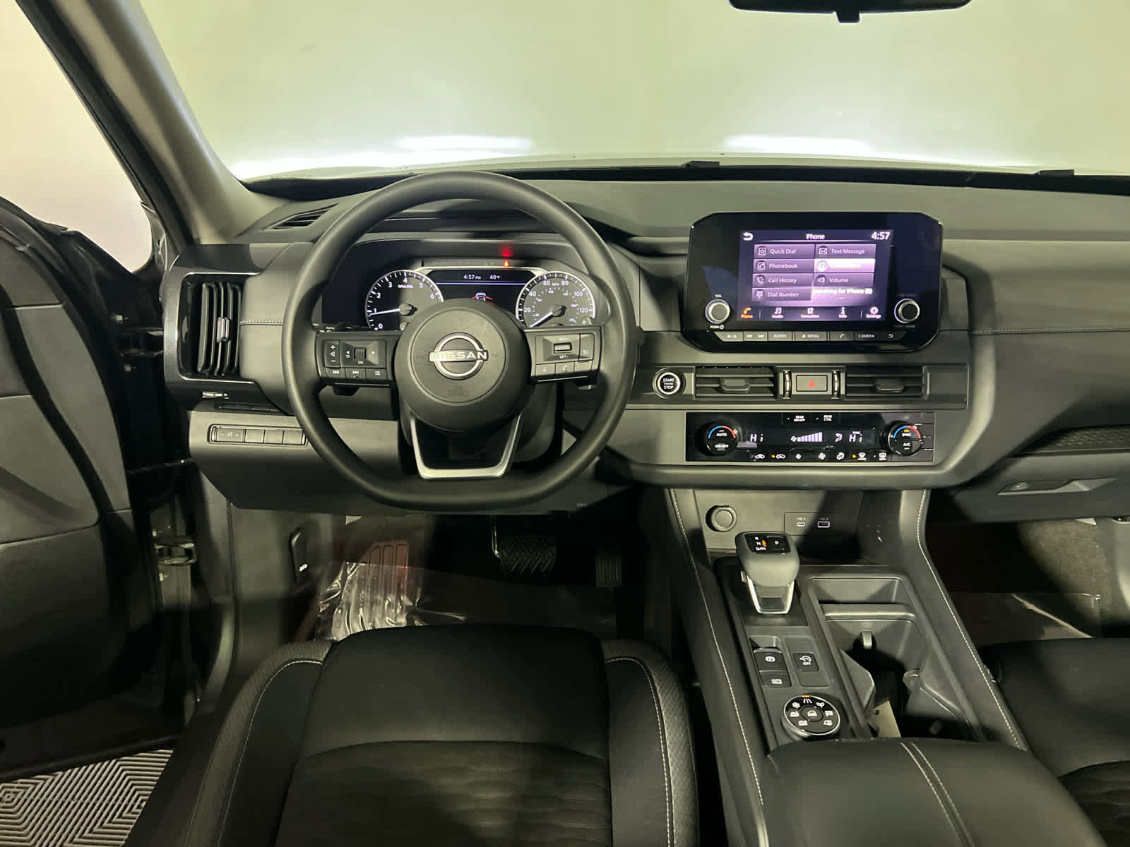 Used 2023 Nissan Pathfinder S image 10