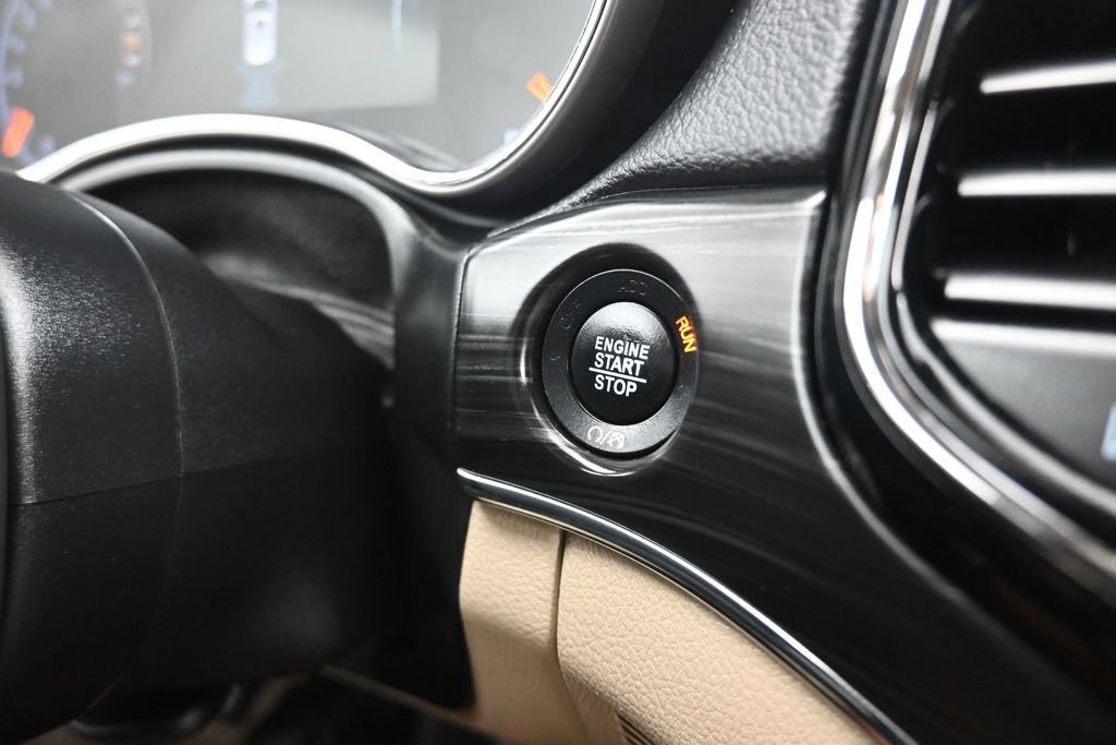 Used 2019 Jeep Grand Cherokee Limited AWD/4WD image 23