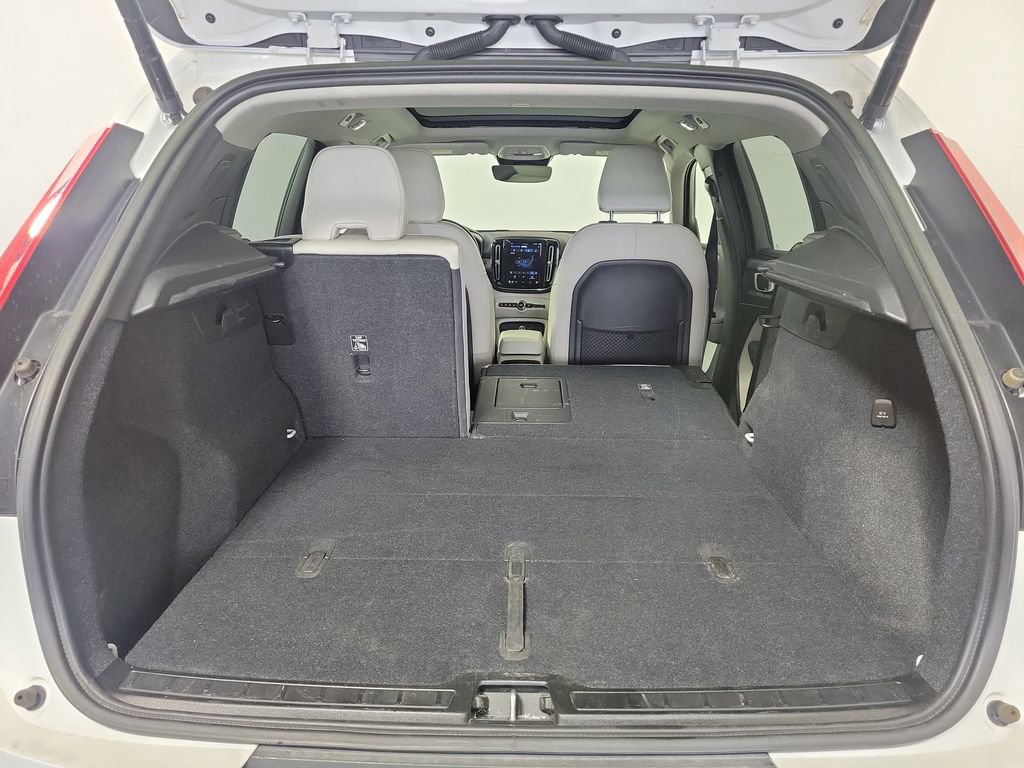 Used 2023 Volvo XC40 B4 Ultimate FWD image 26