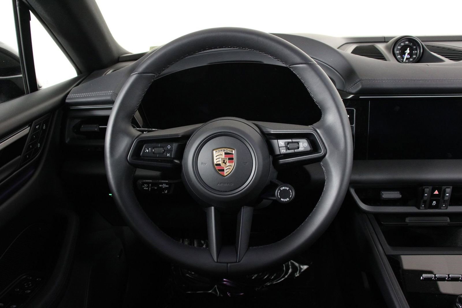 Used 2025 Porsche Macan 4 Electric AWD/4WD image 12