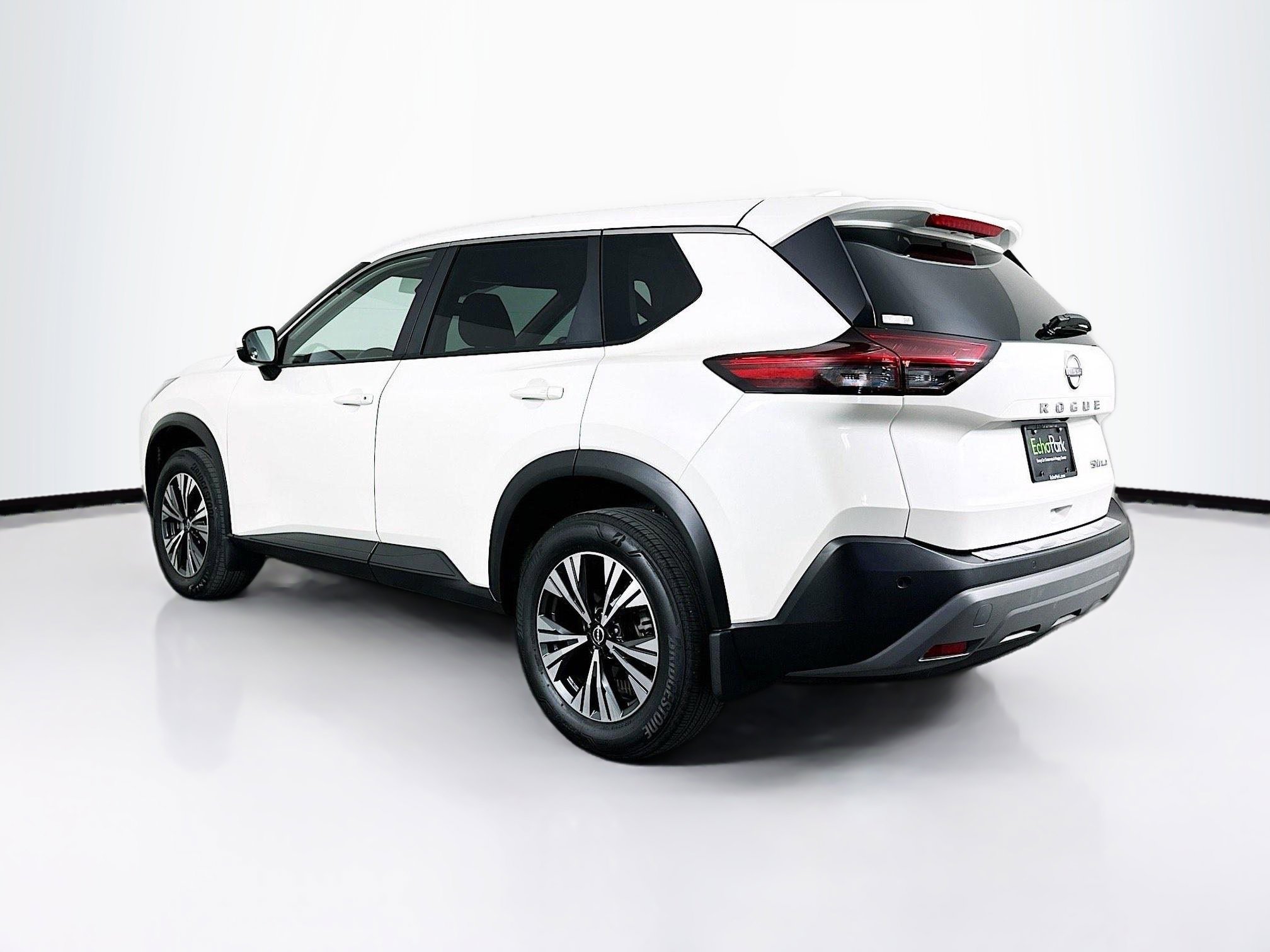 Used 2023 Nissan Rogue SV image 5