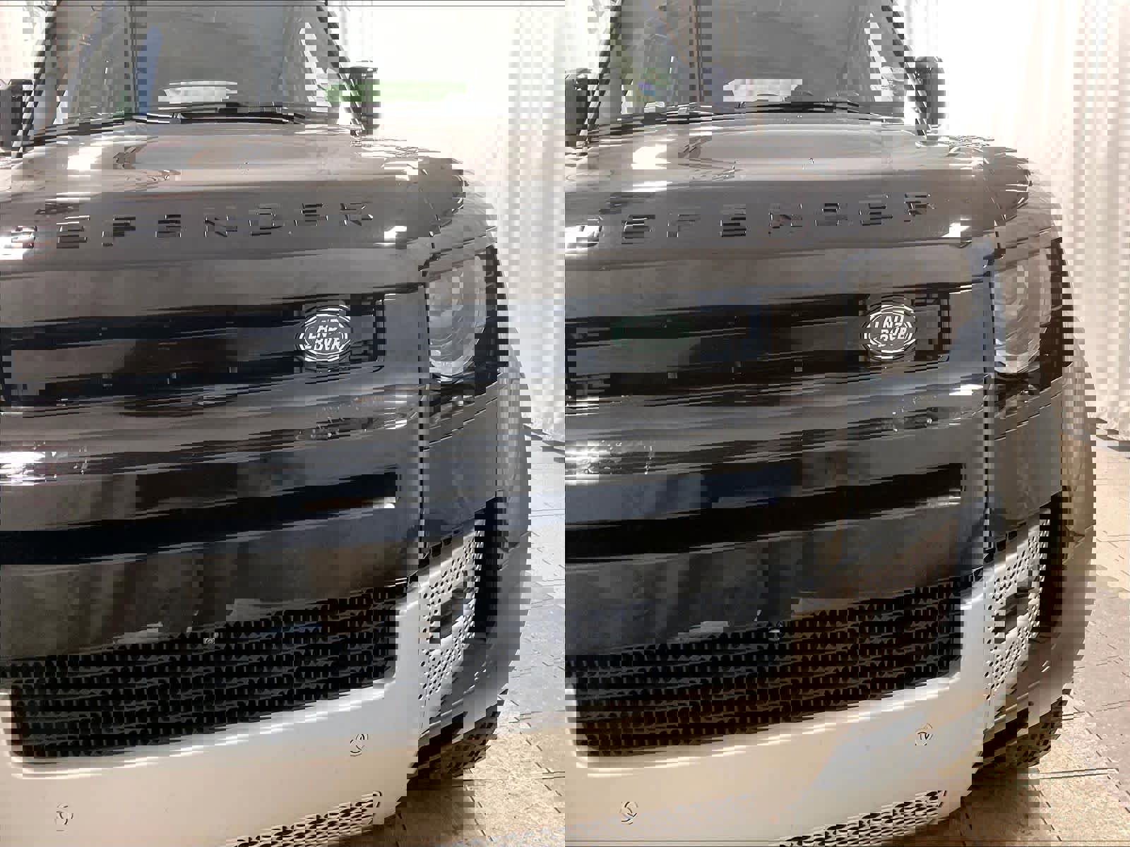 Used 2025 Land Rover Defender 110 S image 33