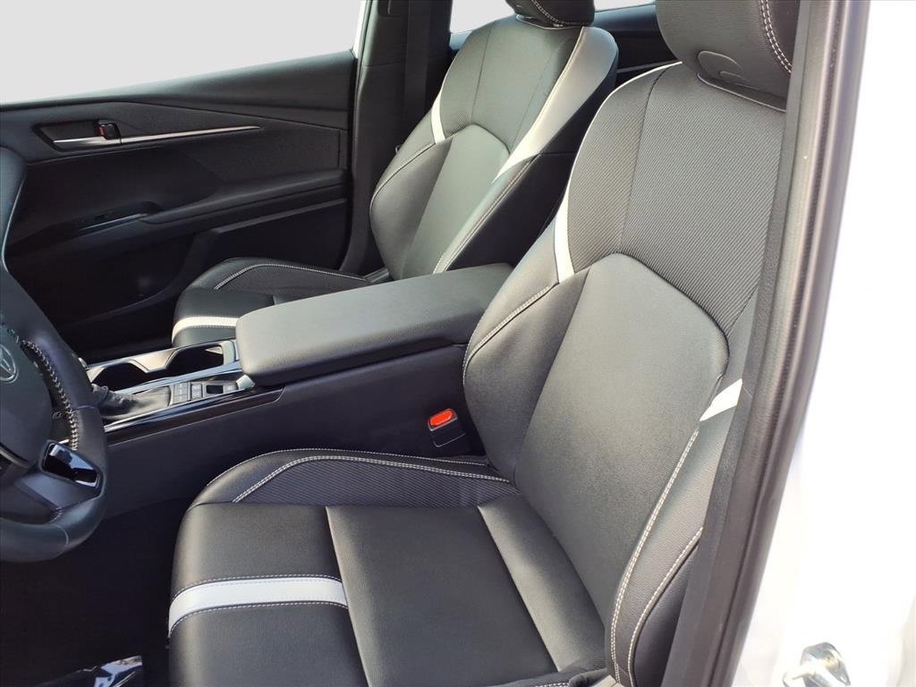 Used 2025 Toyota Camry SE w/ Convenience Package image 15