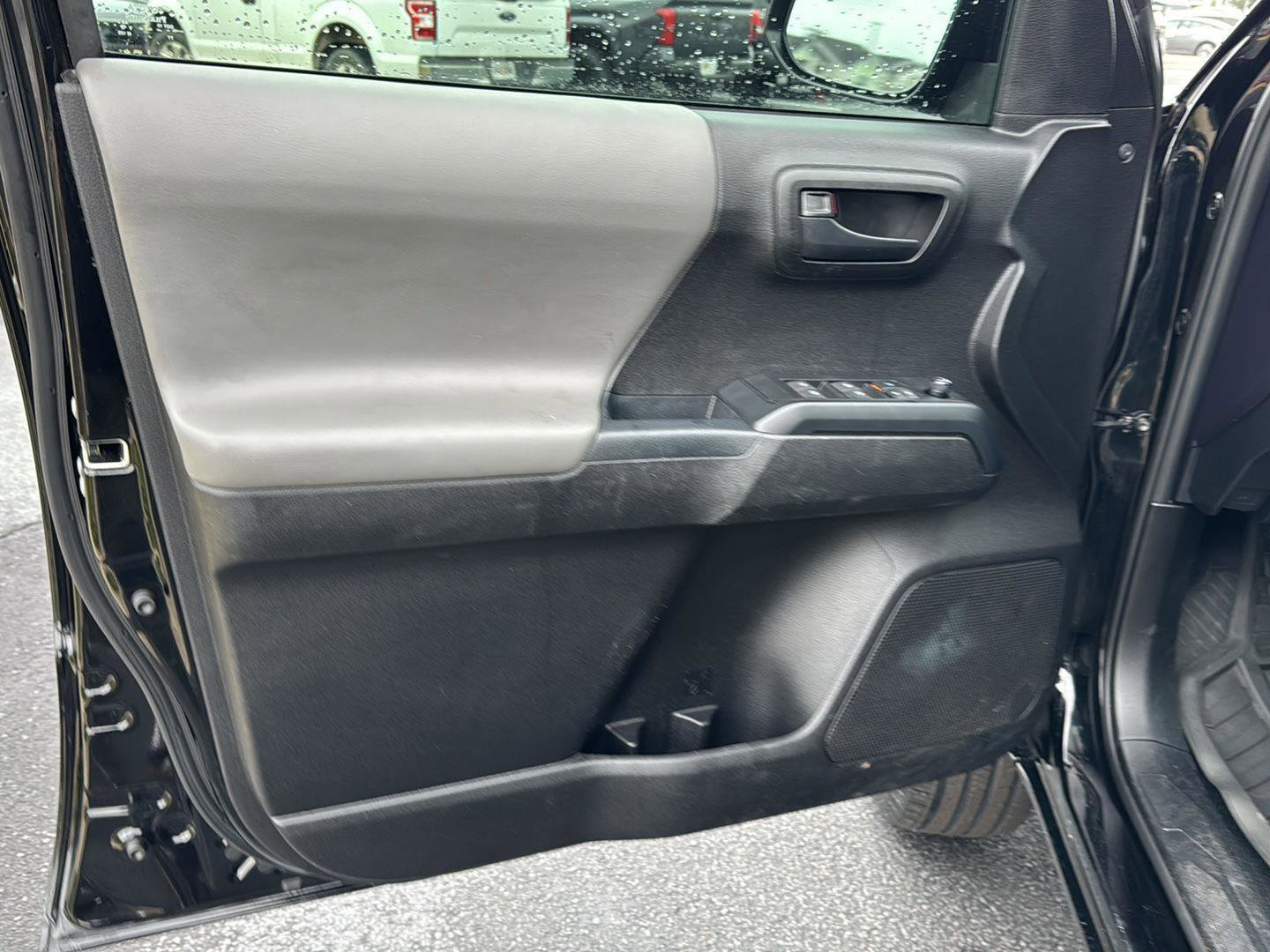 Used 2021 Toyota Tacoma SR w/ SR Convenience Package image 14