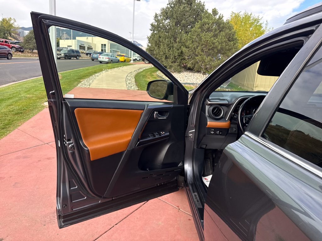Used 2017 Toyota RAV4 SE FWD image 11