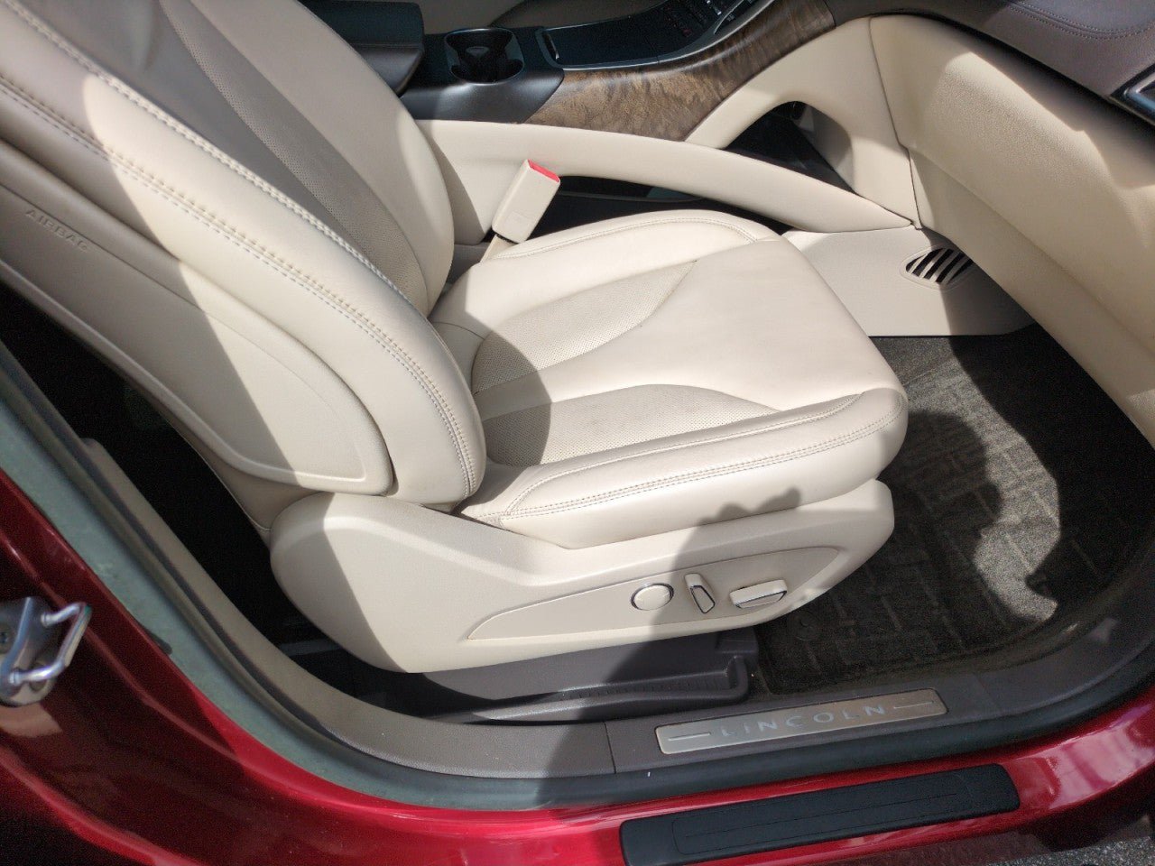 Used 2016 Lincoln MKX Select w/ Select Plus Package AWD/4WD image 32