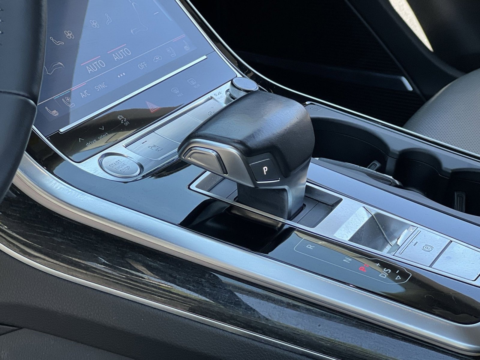 Used 2019 Audi Q8 Prestige AWD/4WD image 27