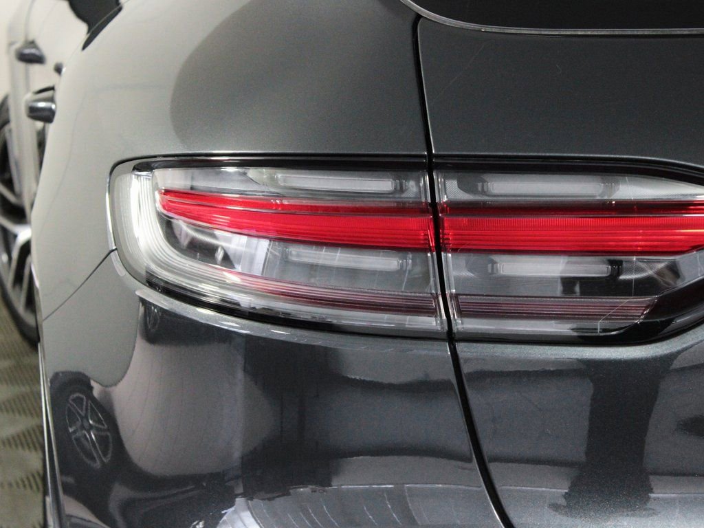 Certified 2025 Porsche Macan image 12