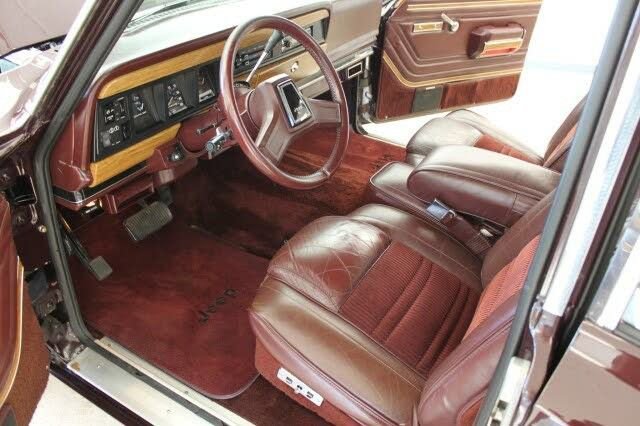 Used 1989 Jeep Grand Wagoneer image 6