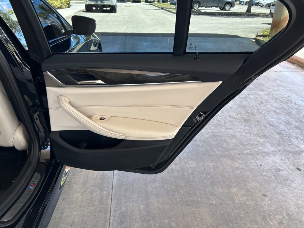Used 2023 BMW 540i w/ M Sport Package image 27