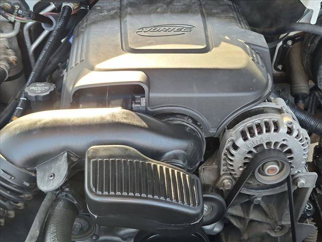 Used 2013 Chevrolet Suburban LT RWD image 18