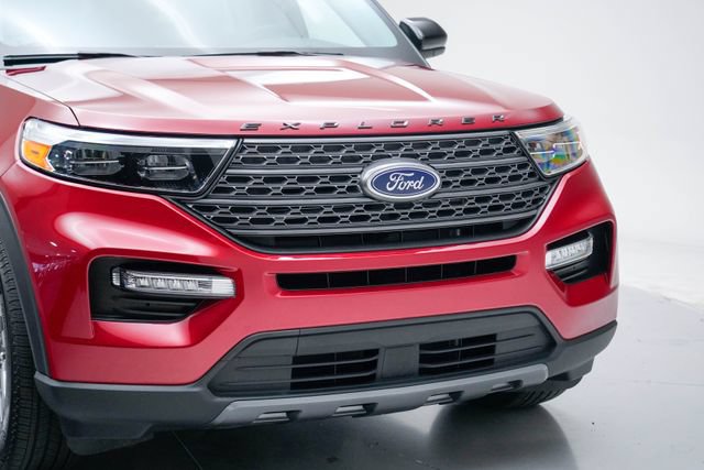 Used 2024 Ford Explorer XLT w/ Equipment Group 202A AWD/4WD image 18