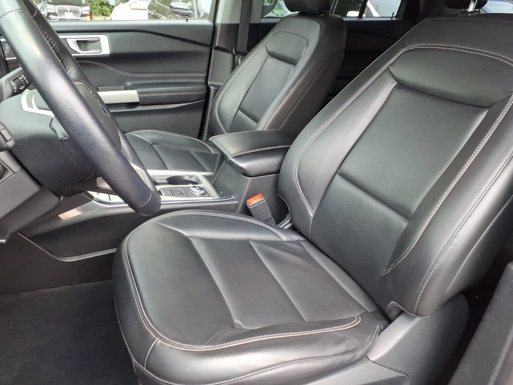 Used 2022 Ford Explorer XLT w/ Equipment Group 202A AWD/4WD image 19