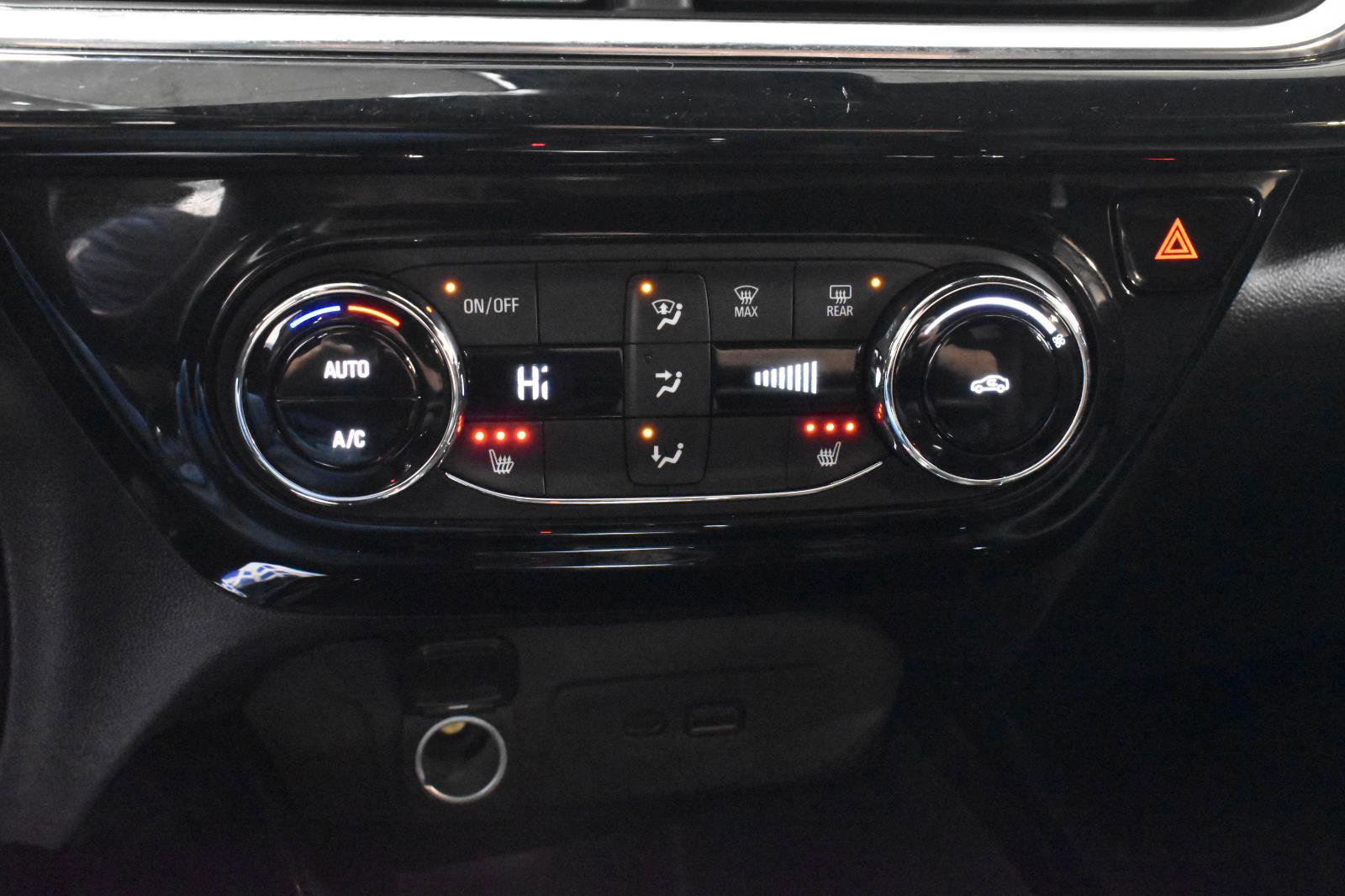 Used 2025 Chevrolet Trax RS image 17