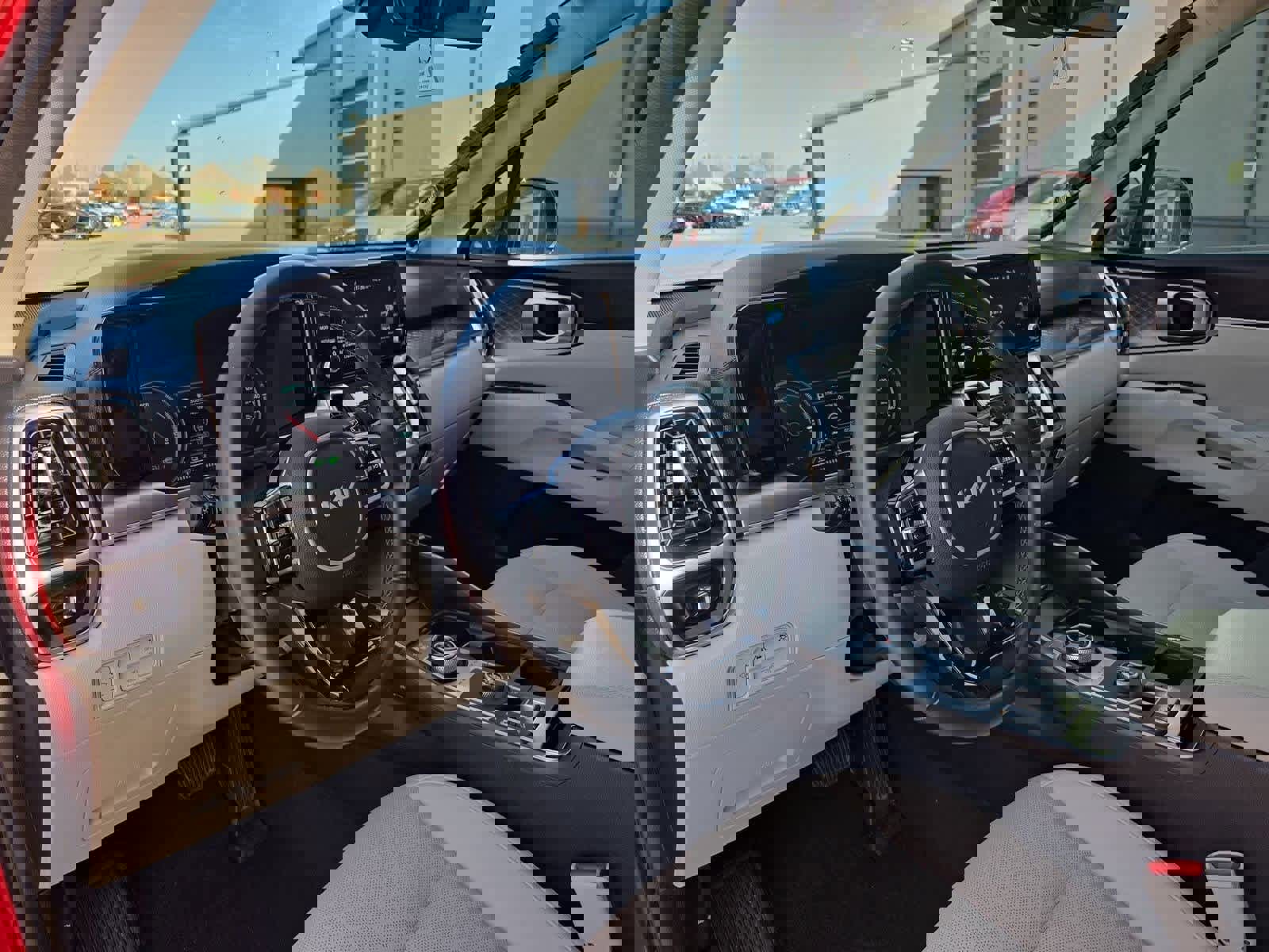 Certified 2022 Kia Sorento EX w/ Panoramic Sunroof Package image 2