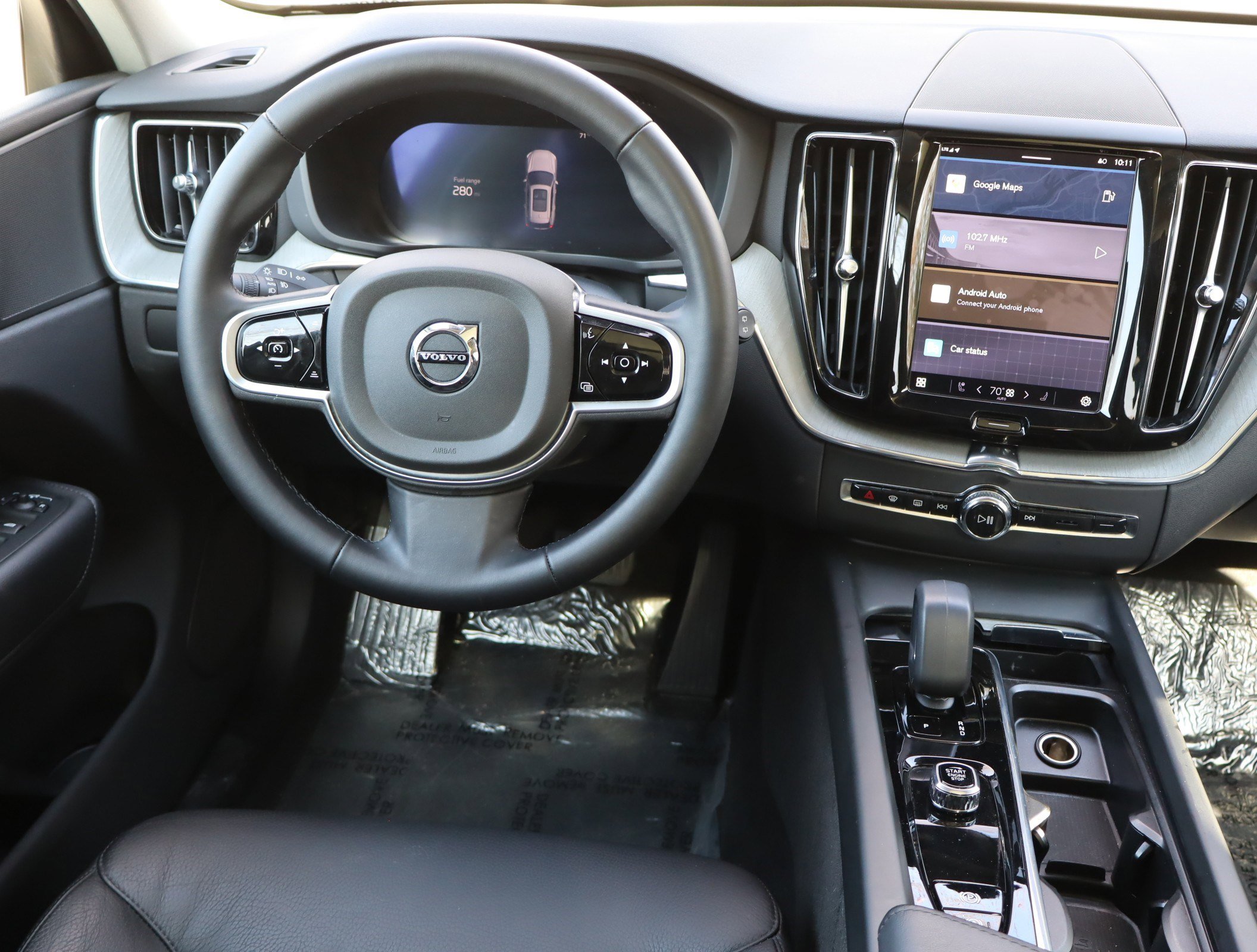 Used 2025 Volvo XC60 B5 Plus image 19