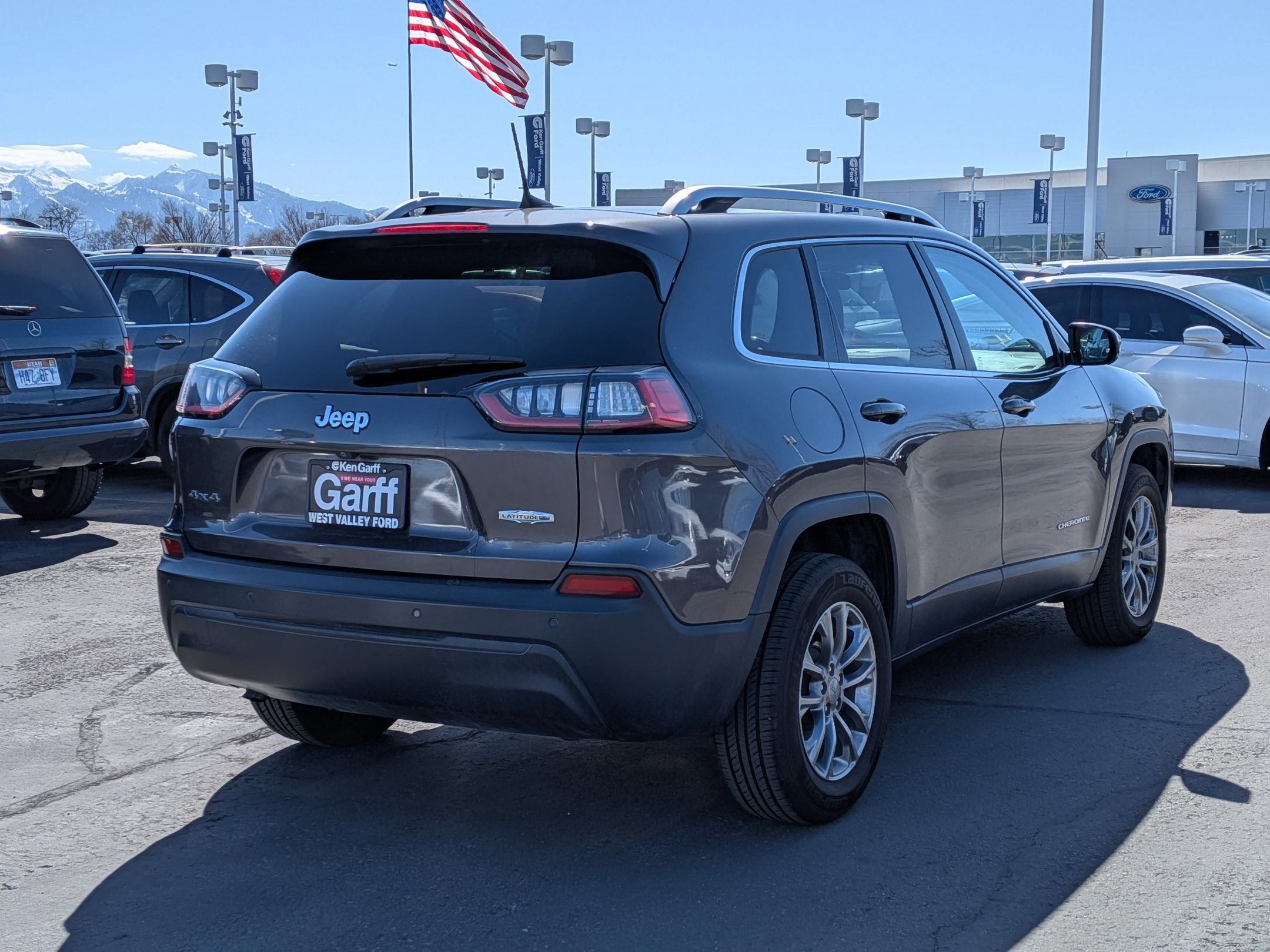 Used 2020 Jeep Cherokee Latitude Plus w/ Cold Weather Group image 3
