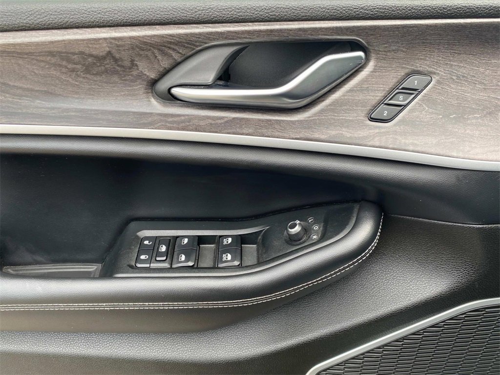 Used 2024 Jeep Grand Cherokee Limited 4xe image 19