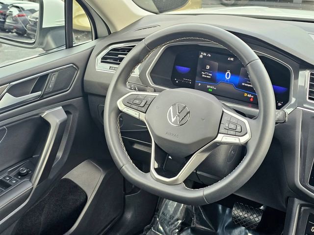 Used 2022 Volkswagen Tiguan SE image 30