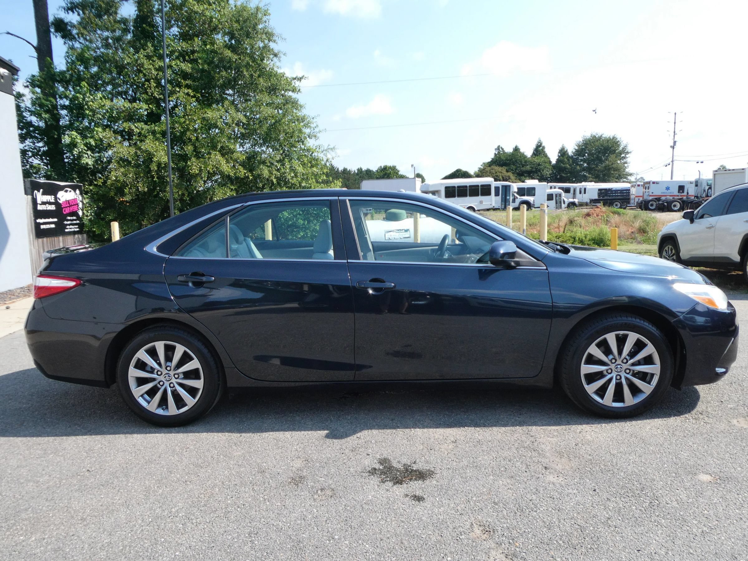 Used 2015 Toyota Camry XLE FWD image 4