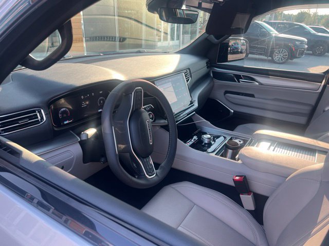 Used 2026 Jeep Grand Wagoneer 2WD w/ Premium Group I image 18