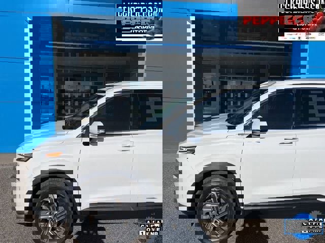 Used 2023 Hyundai Santa Fe SEL image 2