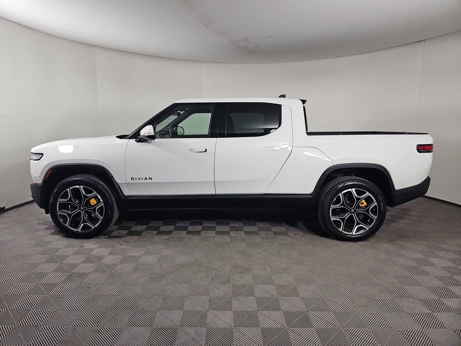 Used 2022 Rivian R1T Launch Edition image 2