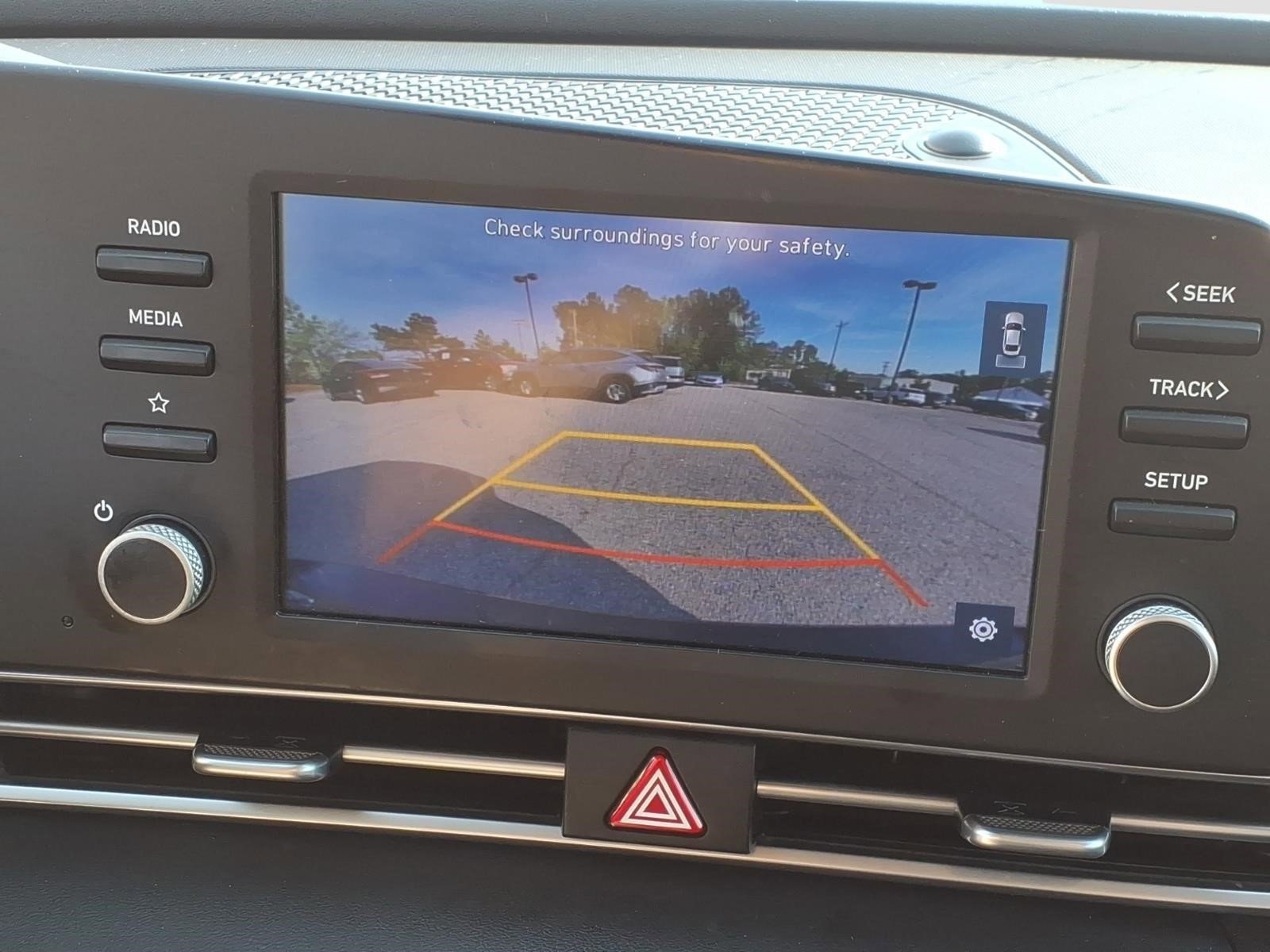 Used 2021 Hyundai Elantra SE image 11