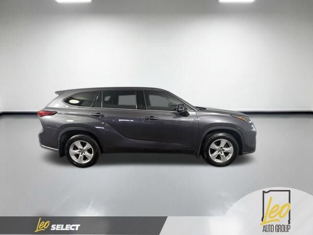 Used 2021 Toyota Highlander LE image 6