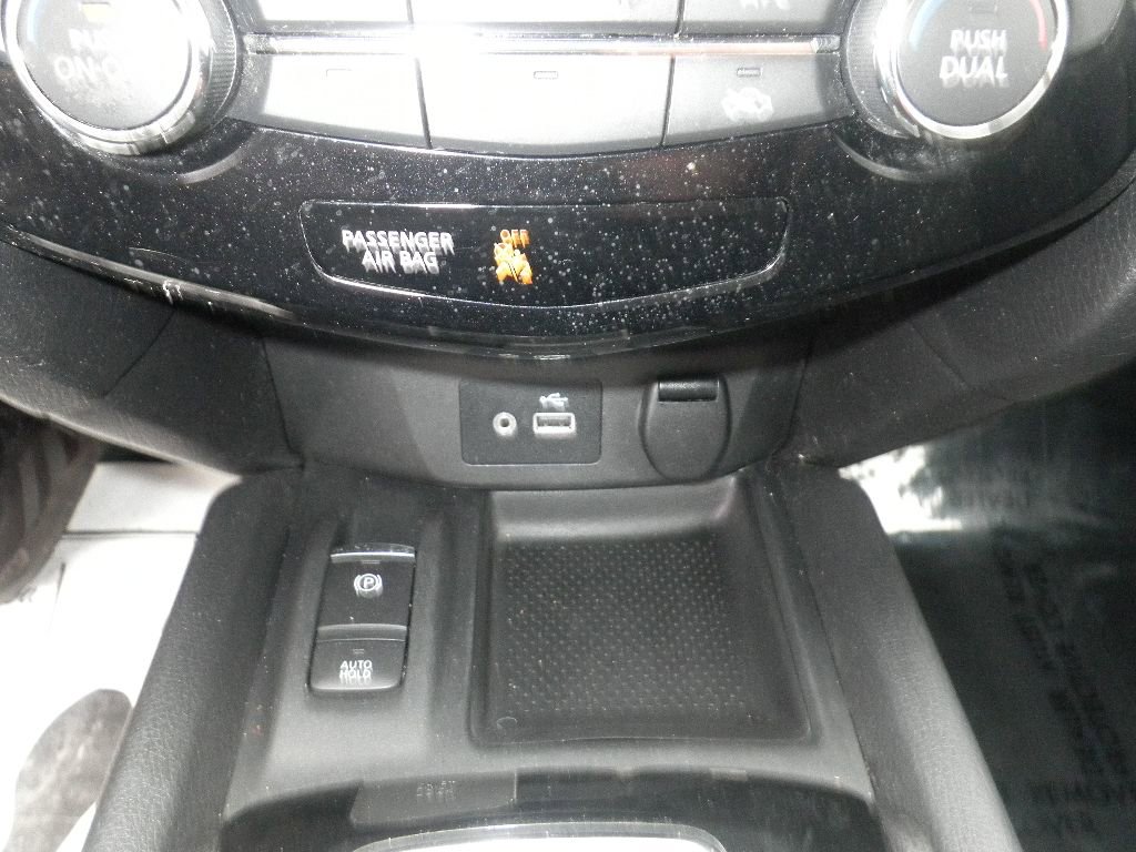 Used 2020 Nissan Rogue SV w/ Sun & Sound Touring Package image 23