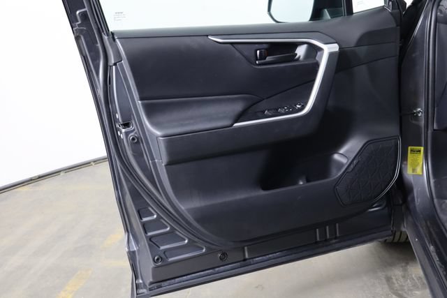 Used 2020 Toyota RAV4 LE FWD image 19