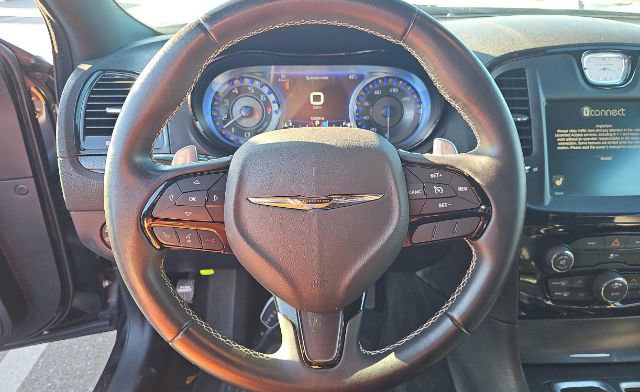 Used 2016 Chrysler 300 S image 9