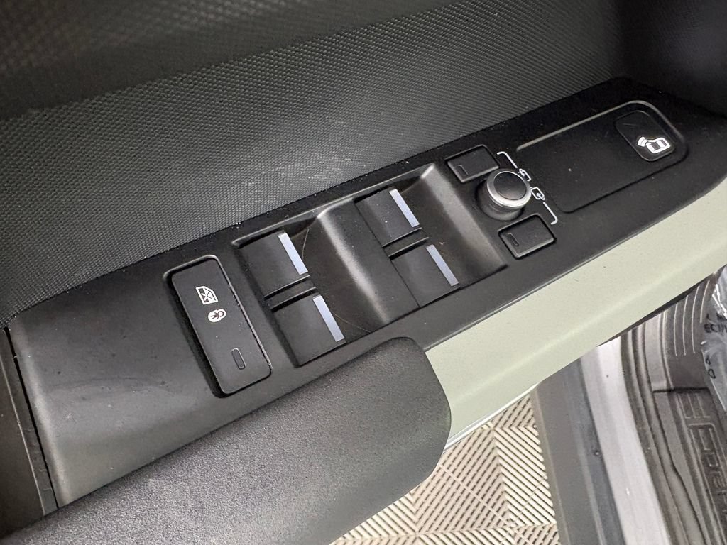 Used 2022 Land Rover Defender 110 AWD/4WD image 12