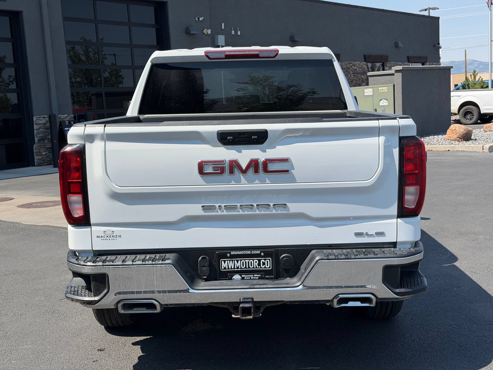 Used 2022 GMC Sierra 1500 SLE w/ X31 Off-Road Package AWD/4WD image 4