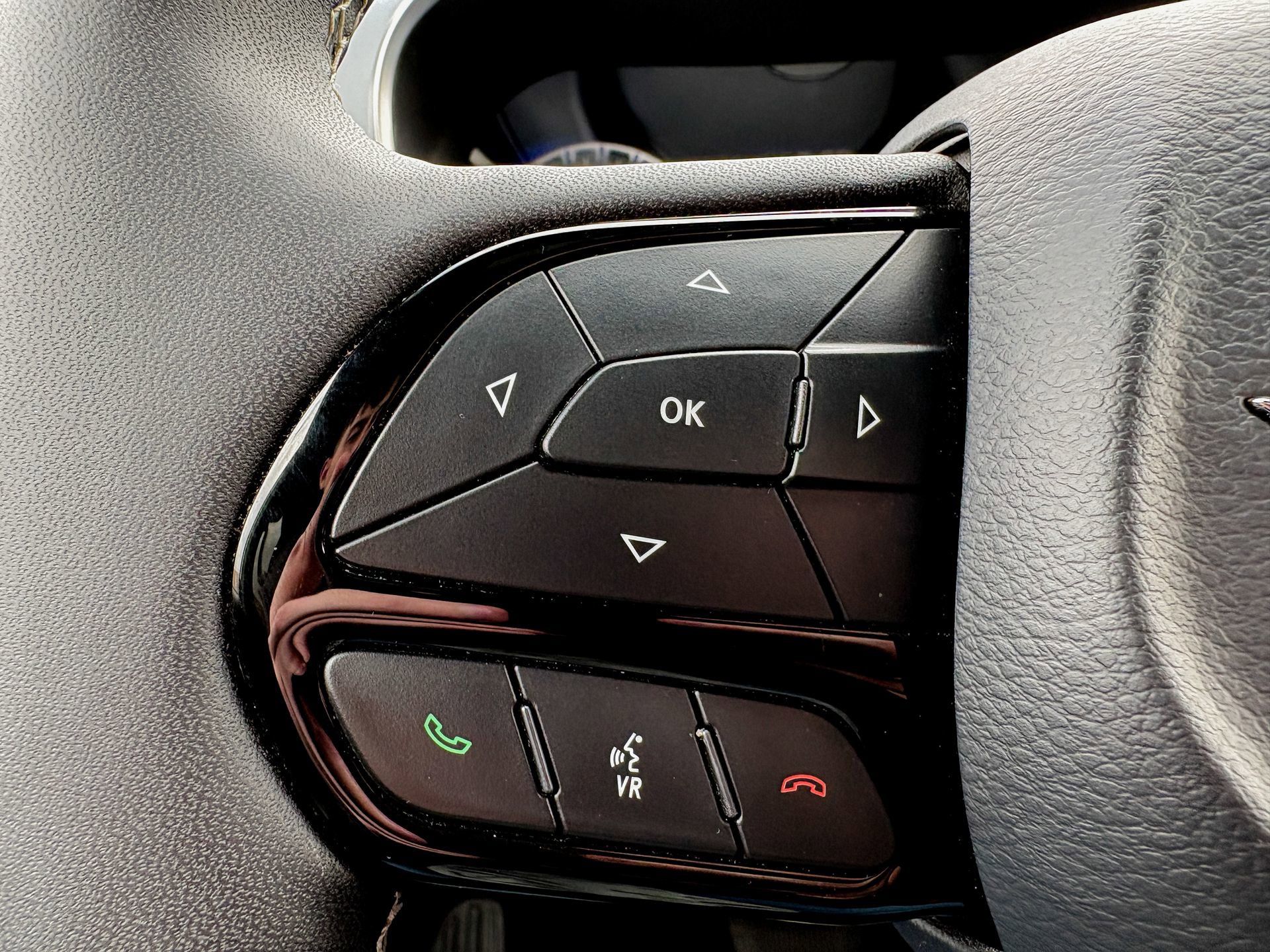 Used 2025 Chrysler Pacifica Limited image 27