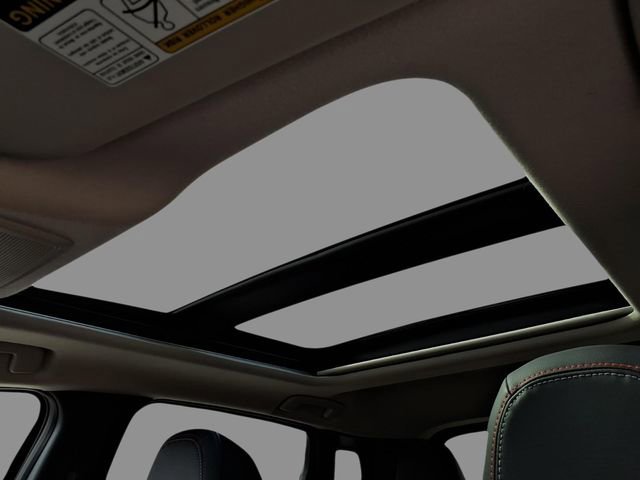 Used 2025 Nissan Kicks SR w/ SR Premium Package image 21