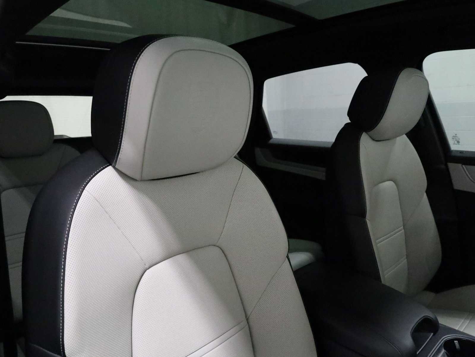 Certified 2025 Porsche Cayenne E-Hybrid AWD/4WD image 22
