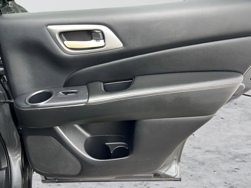 Used 2019 Nissan Pathfinder S image 27