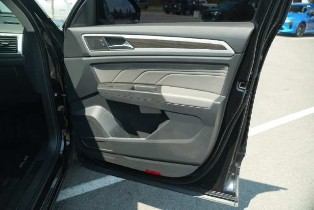 Used 2023 Volkswagen Atlas SE w/ Panoramic Sunroof Package FWD image 22